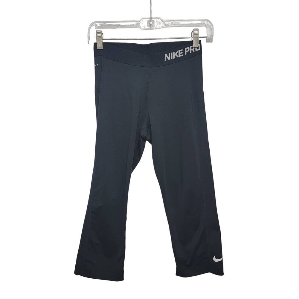 Nike Pro Athletic Crop Leggings in Black, Medium
